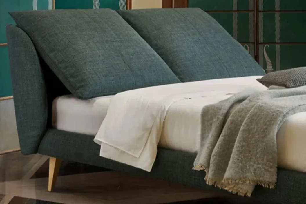 HELMUT Bett