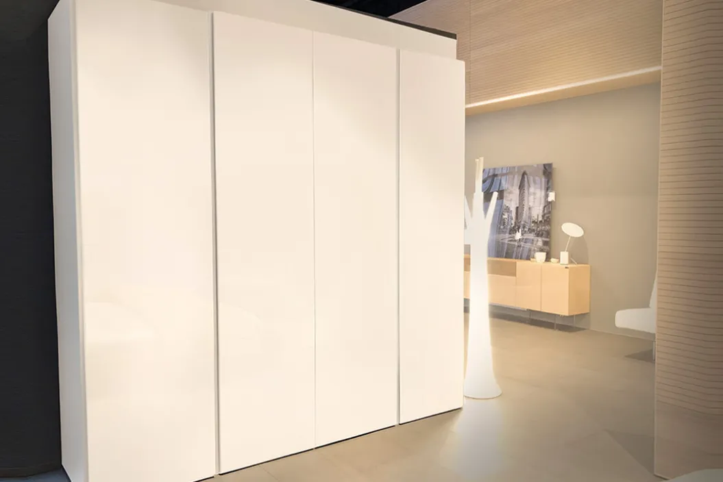 NASTRO Kleiderschrank