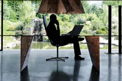 RIDDLED TABLE Esstisch