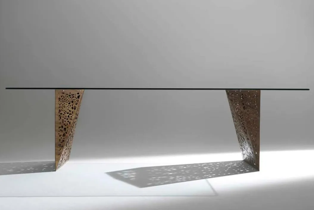 RIDDLED TABLE Esstisch