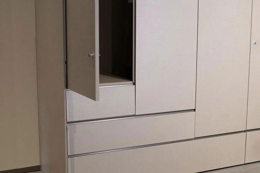 STEP 6-TÜRER Kleiderschrank