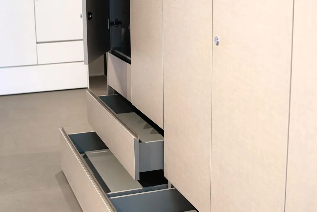 STEP 6-TÜRER Kleiderschrank