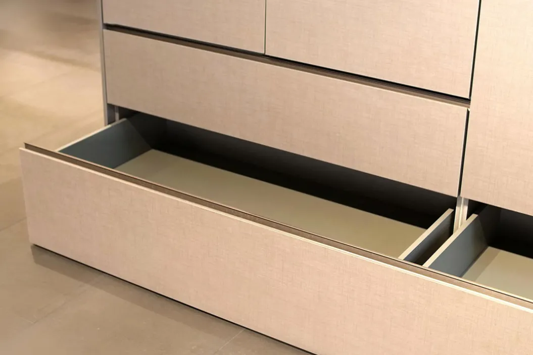 STEP 6-TÜRER Kleiderschrank