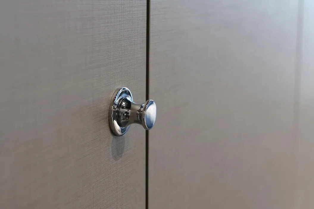 STEP 6-TÜRER Kleiderschrank