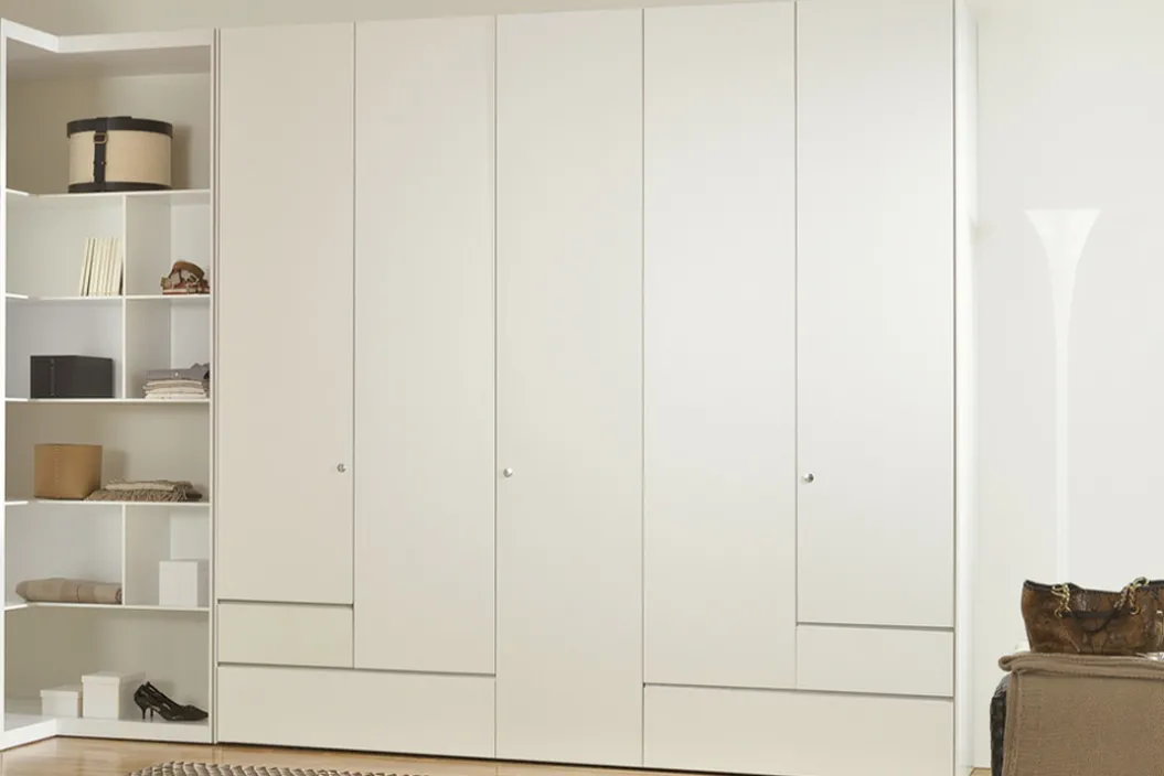 STEP 5-TÜRER Kleiderschrank